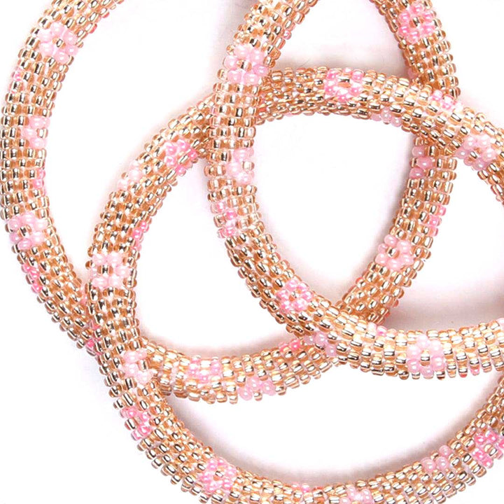 Pink Champagne Daisies Beaded Bracelet-Close Up 7in