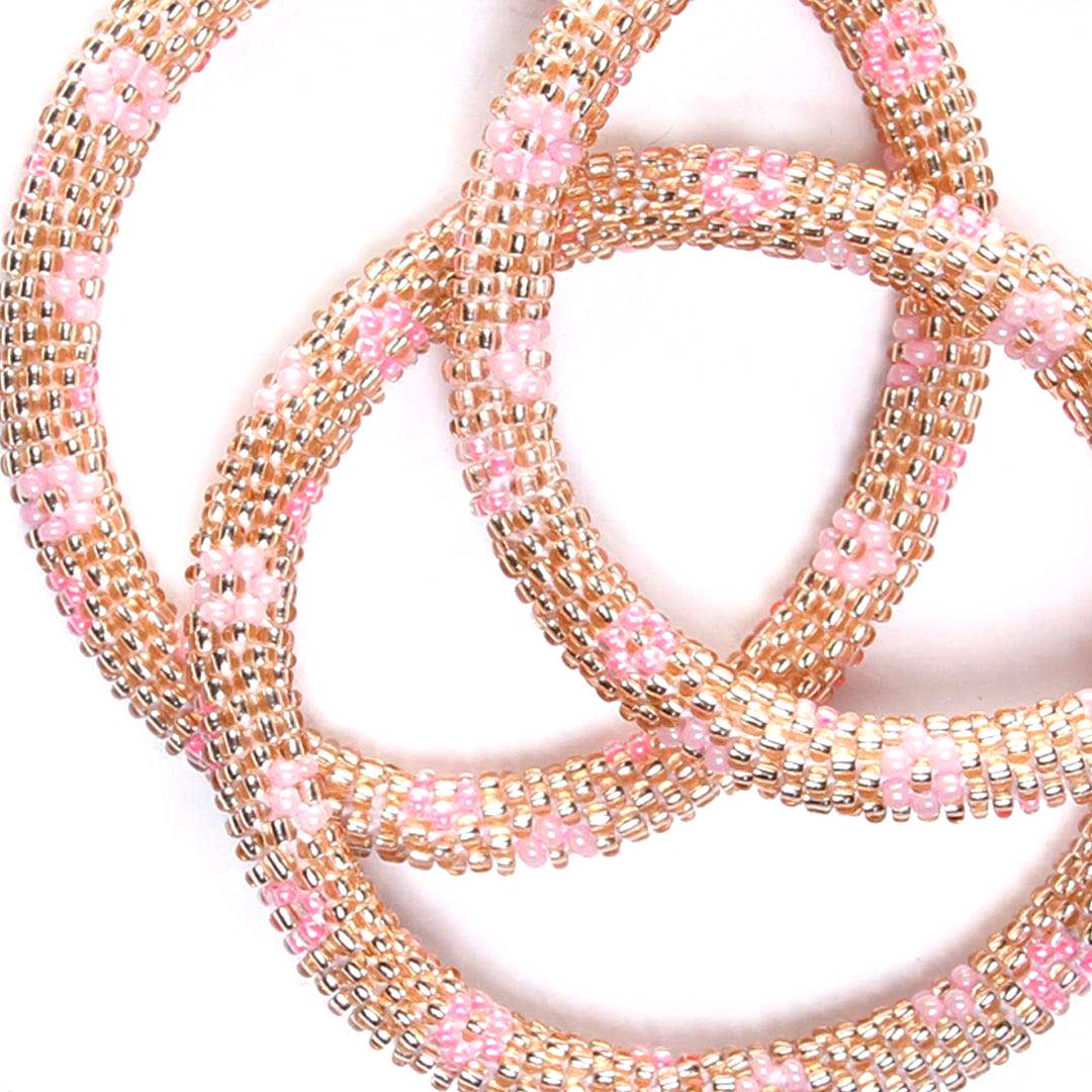 Pink Champagne Daisies Beaded Bracelet-Close Up 6.5in